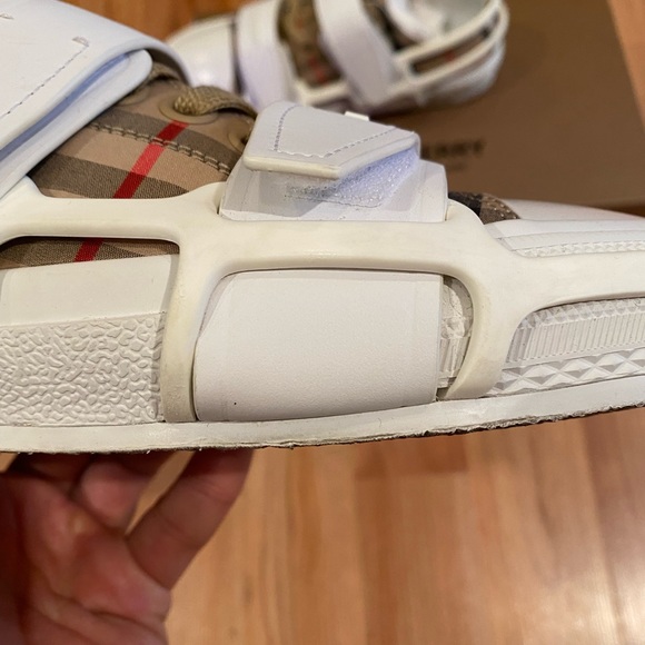 WOMENS US SIZE 6 WOMENS BURBERRY LCSL SHOE - Picture 6 of 10